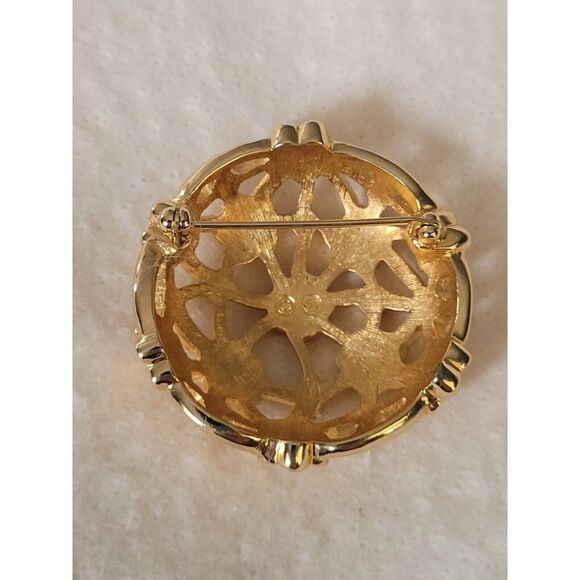 Signed Swarovski Dome Shape Gold Tone brooch pin - Picture 2 of 4